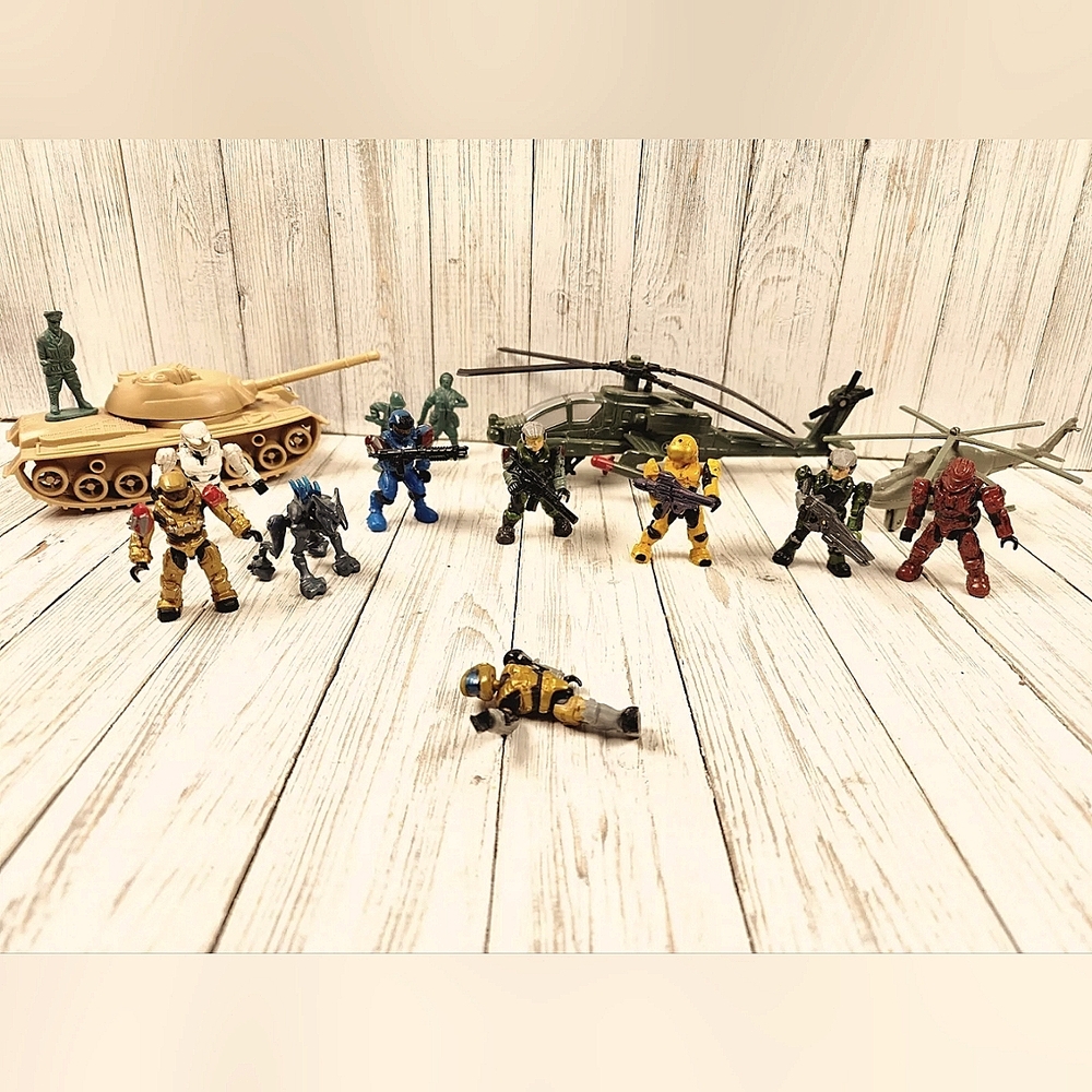 BUNDLED LOT OF 9 HALO MEGA SPARTAN MINI FIGURES/ ARMYMEN/ TANK/HELICOPTERS CLCTN